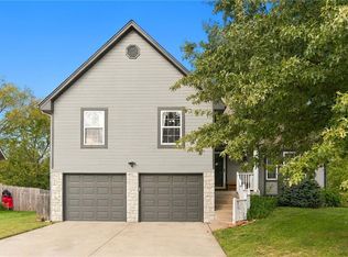620 SE Ashton Dr, Lees Summit, MO 64063