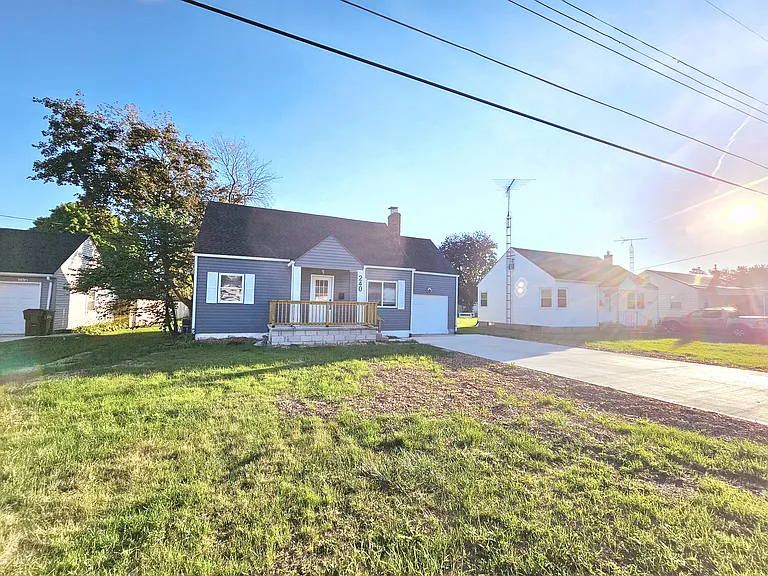 240 Adamson St — Photo 23