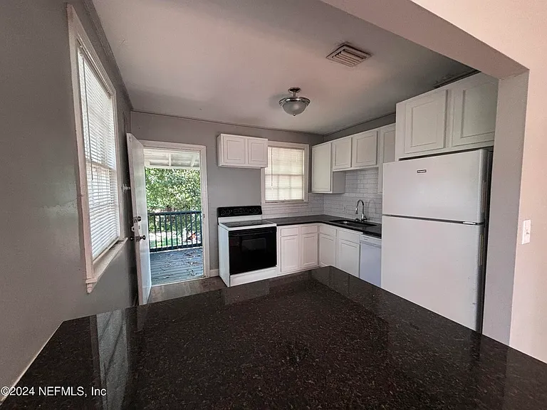 1115 McDuff Ave S — Photo 6