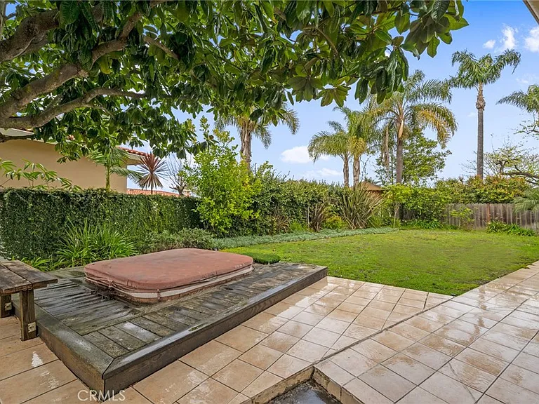 1557 Granvia Altamira — Photo 45