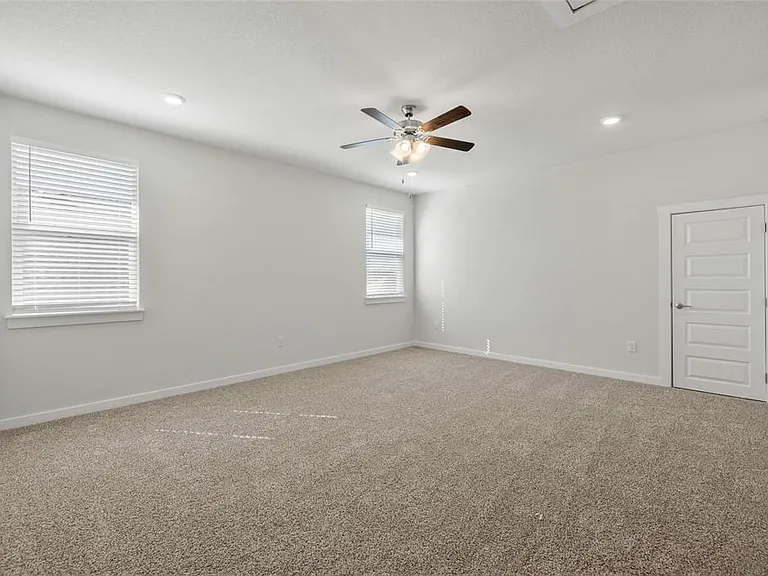 113 Shadow Oak Cv — Photo 26