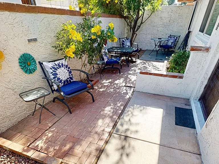1909 E Orange Dr — Photo 8