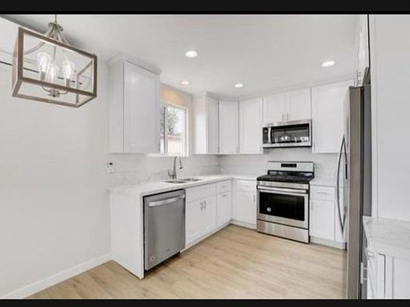 2nd image of 2027 Abbe St