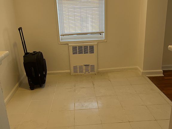 5th image of 14209 Barclay Ave #6D
