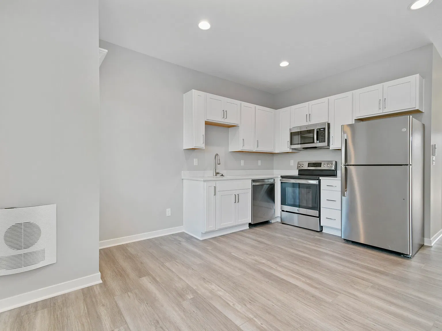 1010 Sugarland Dr — Photo 3