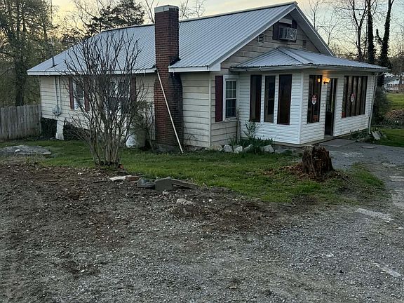 3rd image of 805 Elk Knob Rd