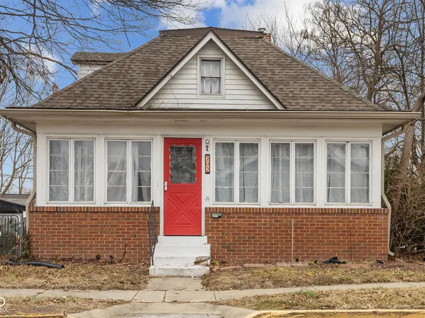 202 W Wiley St, Greenwood, IN 46142