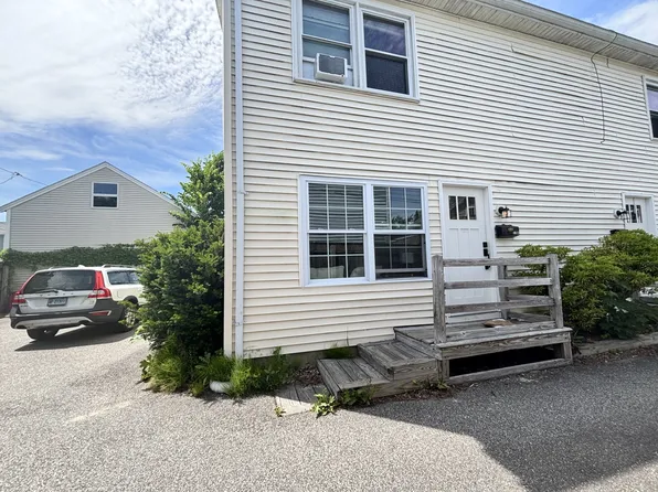 27 Weaver Ave #A, Newport, RI 02840