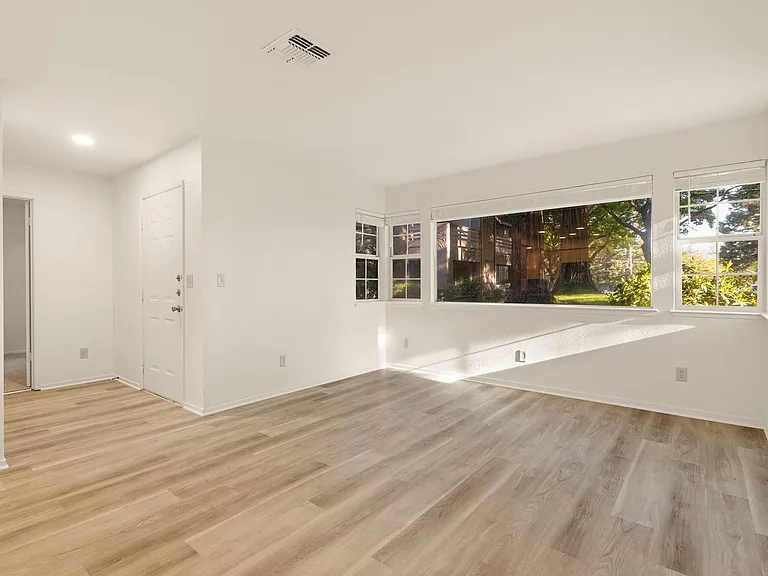 1661 Forest Avenue Apartments — Photo 35