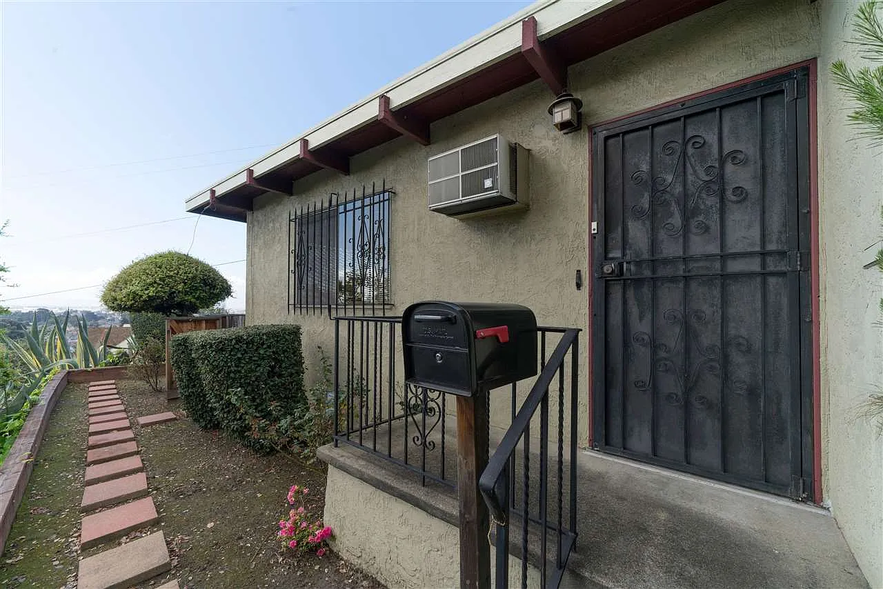 3045 73rd Ave photo 1