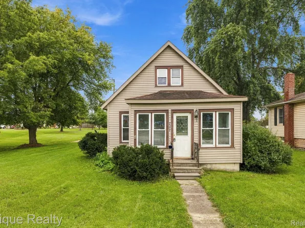 2598 Black River St, Deckerville, MI 48427