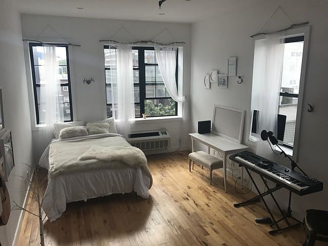 2nd image of 215 Pacific St APT B4