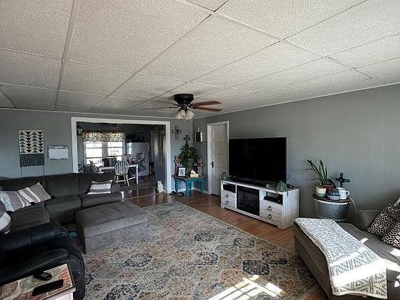 3rd image of 569 N 9th St