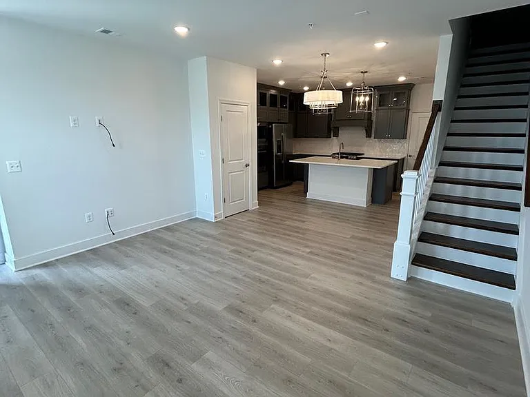 2512 W Peninsula — Photo 3