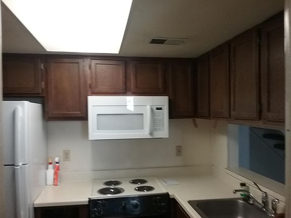 New microwave, fridge, dishwasher and tile. 