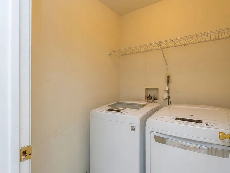 105 Farrington Ct — Photo 6