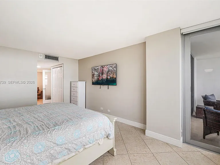 6039 Collins Ave #936 — Photo 24