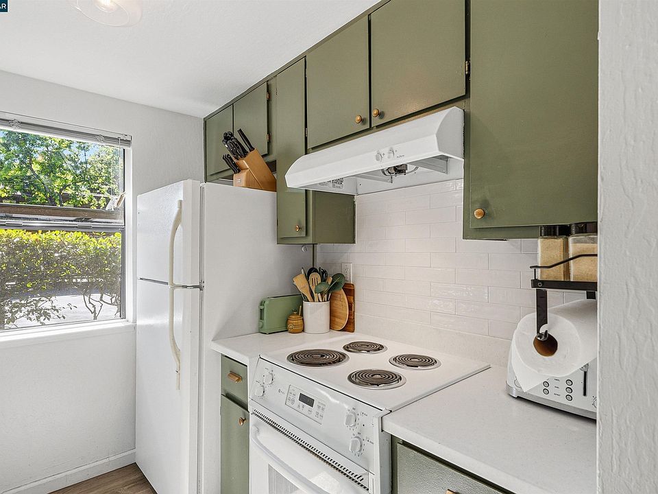 1st image of 820 Camelback Pl