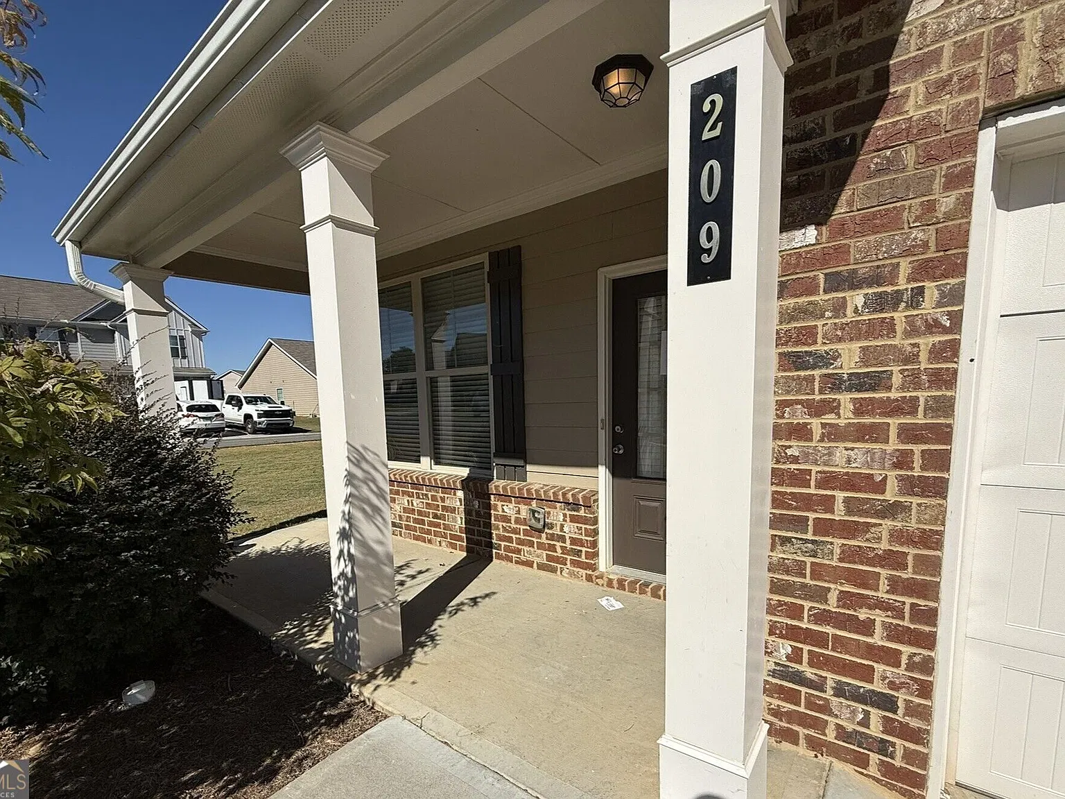 4 bed, 2.5 bath, 2269 sqft, $1,995 — Photo 3