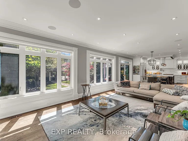 606 Lakeshore Rd W — Photo 15