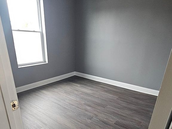 3rd image of 739 N Hamlin Ave Unit 2