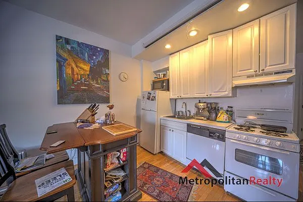 Rented by Metropolitan Realty | media 23
