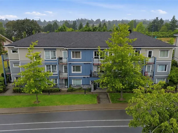 4050 Douglas St #203, Saanich, BC V8X 0A5