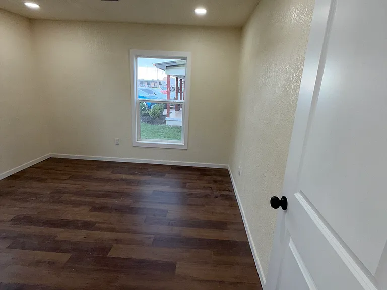 2922 SW 19th St — Photo 3