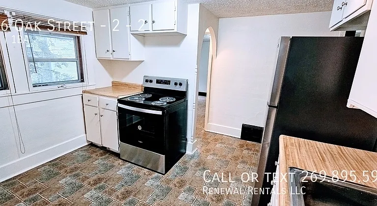 206 Oak St #2 — Photo 5