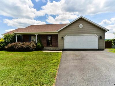 45 Abbey Dr, Mount Wolf, PA, 17347