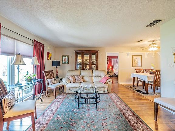 3rd image of 307 Stoneham Dr