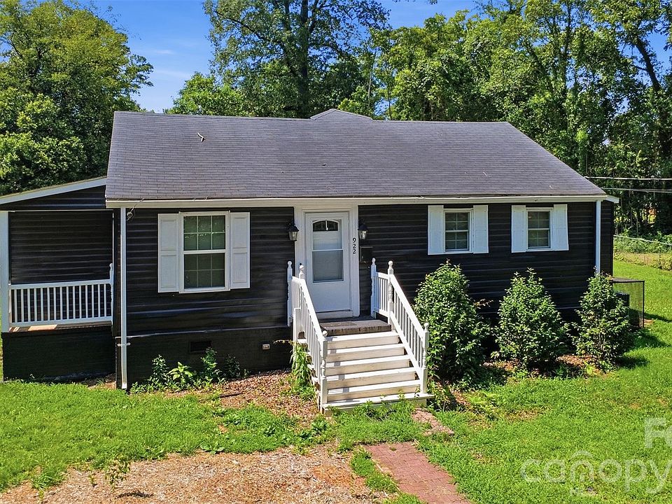 1st image of 922 Ambassador St