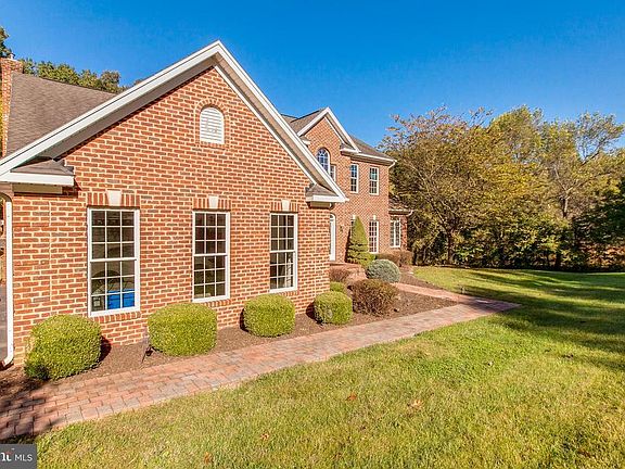 5th image of 6518 Hardwood Ln