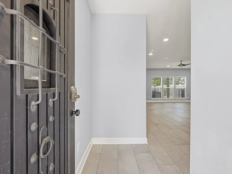 8419 Observatory St — Photo 4