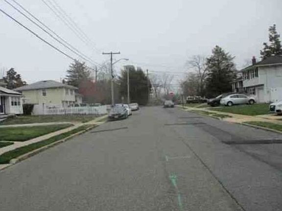 Exterior Neighborhood (street photo)