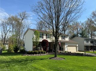 413 Greenbriar Dr, Cortland, OH