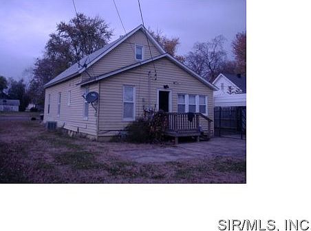 2nd image of 132 N 3rd St