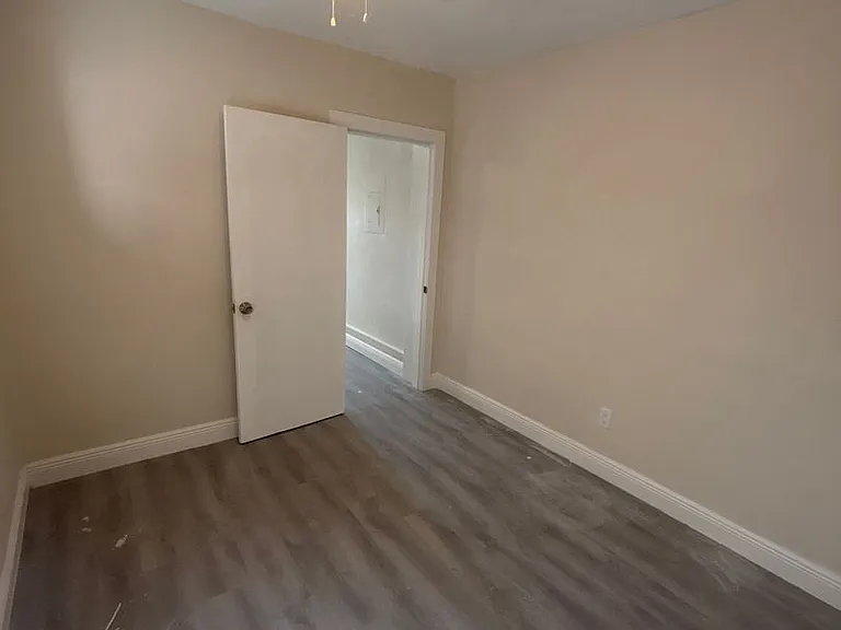 100 SW 18th Ct — Photo 6