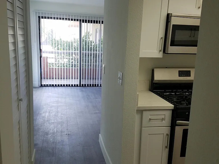 731 S Detroit St #202 — Photo 5