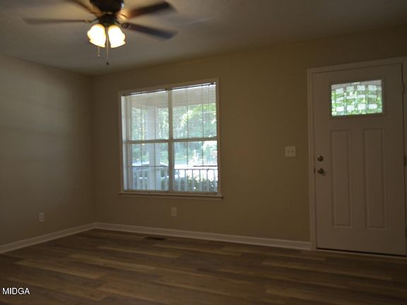 4th image of 238 Freeman Ave