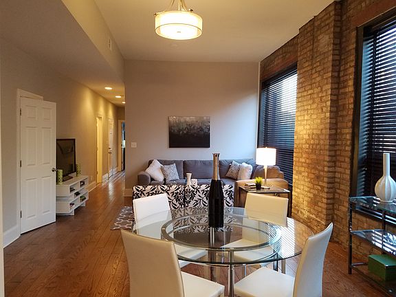3rd image of 1365 N Wells St #103