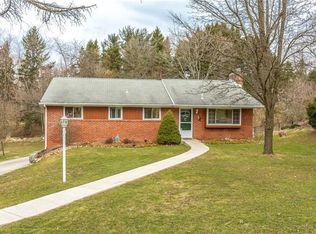 895 E Arcadia Dr, Pittsburgh, PA