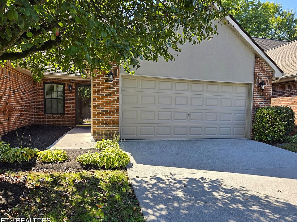 1st image of 658 Farragut Commons Dr
