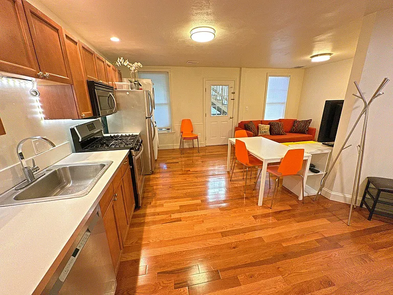 130 W 8th St #1 — Photo 14