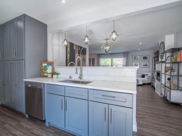 2625 West Dunwood ROAD, Glendale, WI 53209