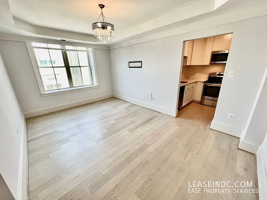2 bed, 700 sqft, $2,700 — Photo 3