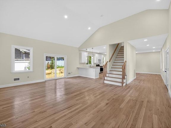2nd image of 35 Stanhope Rd