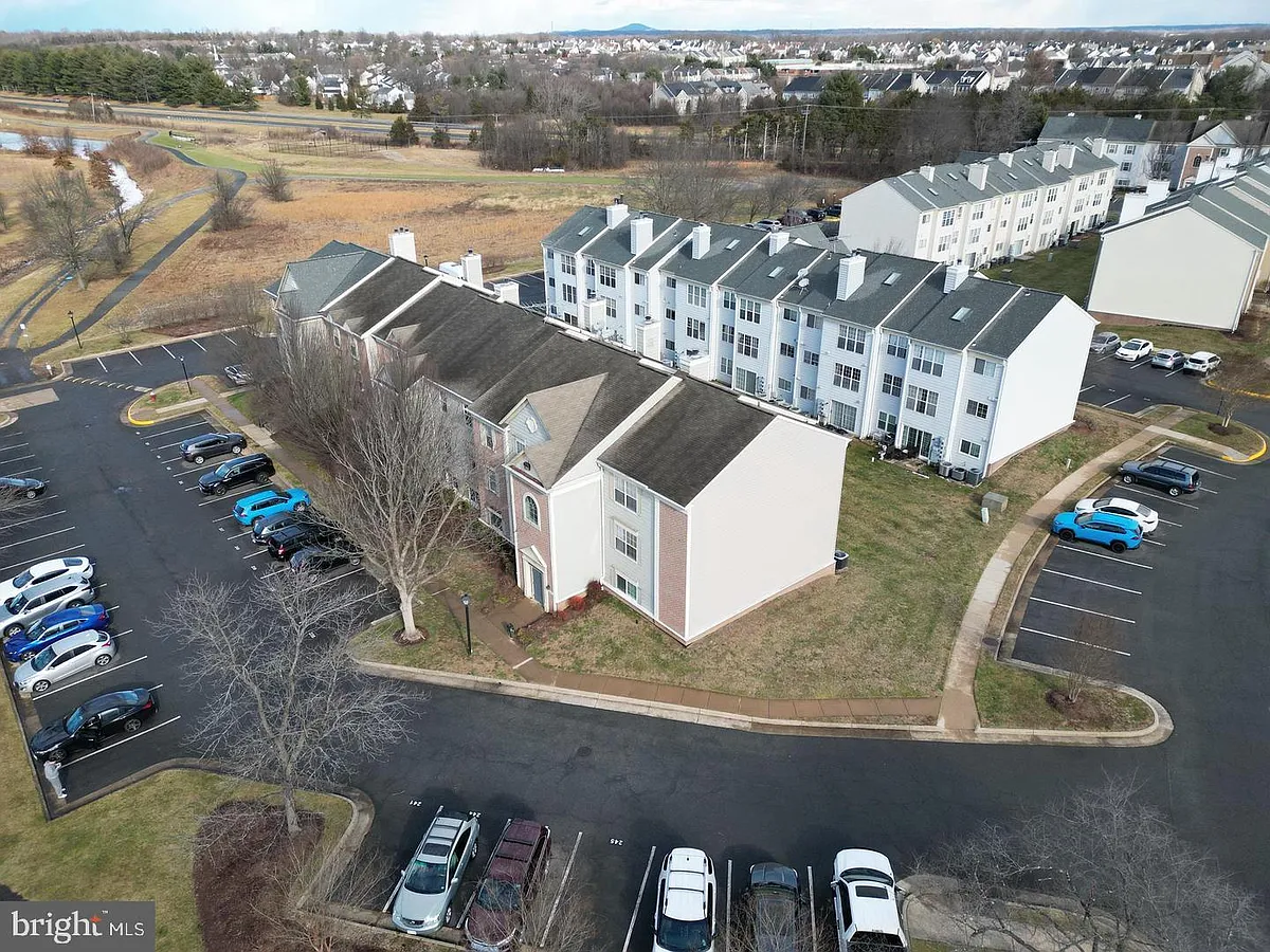 Building Photo - 1123 Huntmaster Ter NE #202