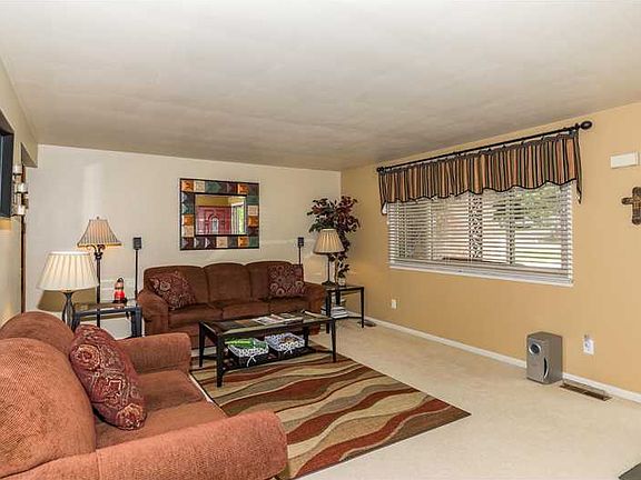 4th image of 119 Sherry Ln