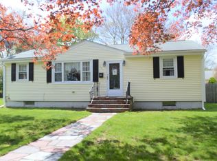 101 Watuppa Ave, Somerset, MA 02726